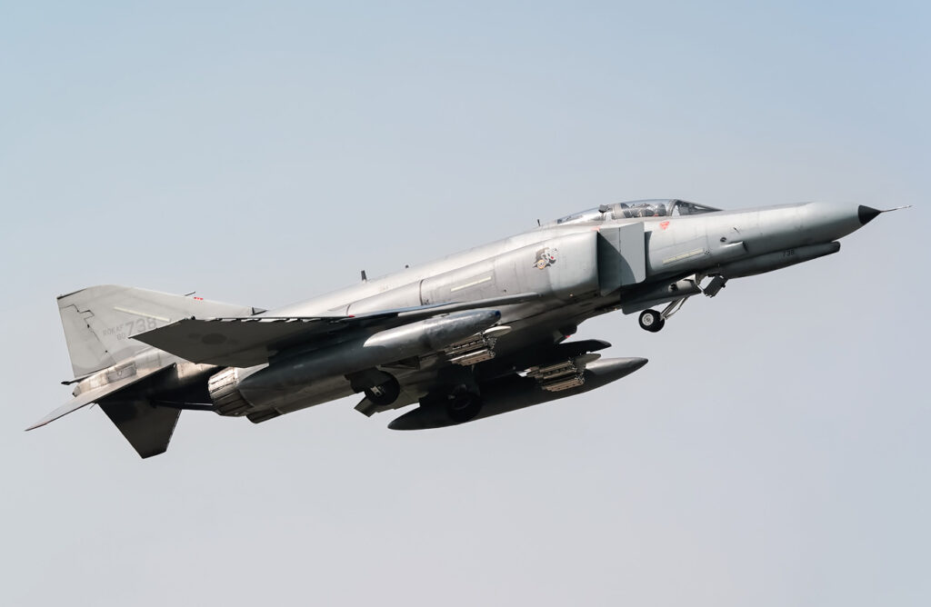 McDonnell Douglas F-4 Phantom II vs Saab J35 Draken (Dragon / Kite)